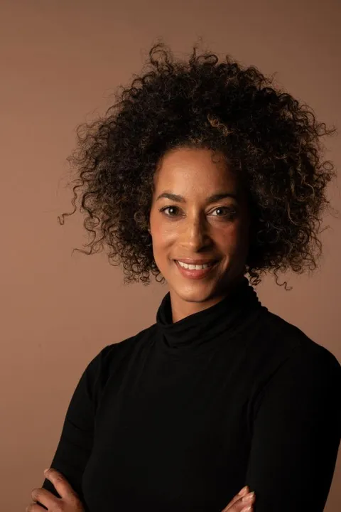 Charlotte L. ist ein weibliches People of Color Model mit braunen Augen und braunen Haaren aus Stuttgart