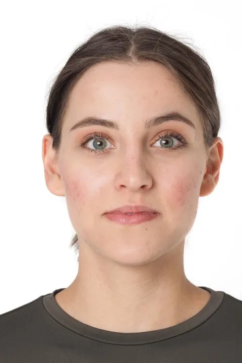 Selina S. ist ein weibliches People Model mit grünen Augen und braunen Haaren aus Stuttgart