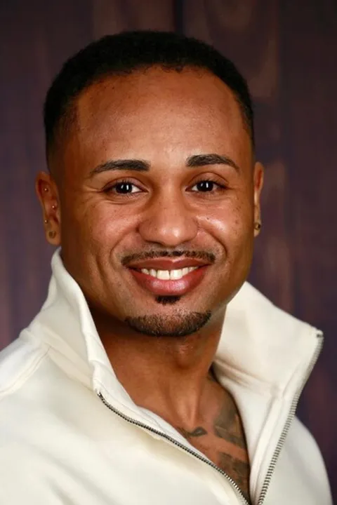 Munir K. ist ein männliches People Model mit braunen Augen und schwarzen Haaren aus Stuttgart