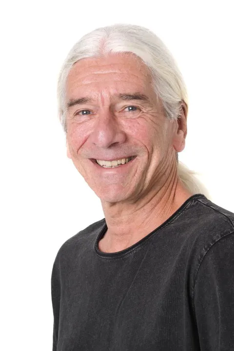 Günter D. ist ein männliches People Model mit blauen Augen und weißen Haaren aus Stuttgart