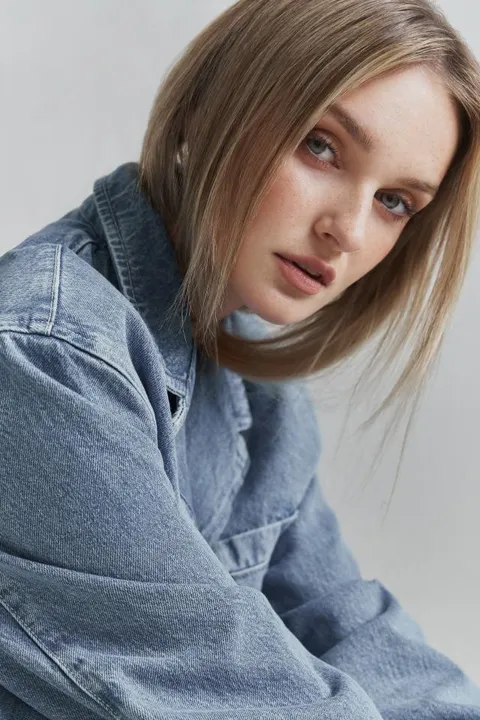 Jana C. ist ein weibliches Sport Model mit grünen Augen und dunkelblonden Haaren aus Frankfurt