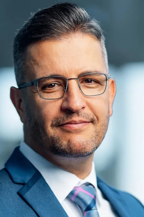 Marco S. ist ein männliches People Model mit braunen Augen und braunen Haaren aus Stuttgart