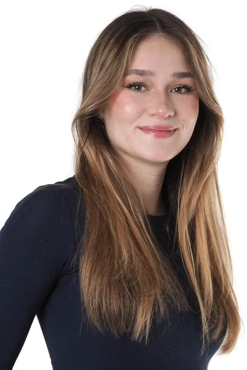 Mia P. ist ein weibliches People Model mit grün-braunen Augen und  hellbraun en Haaren aus Stuttgart