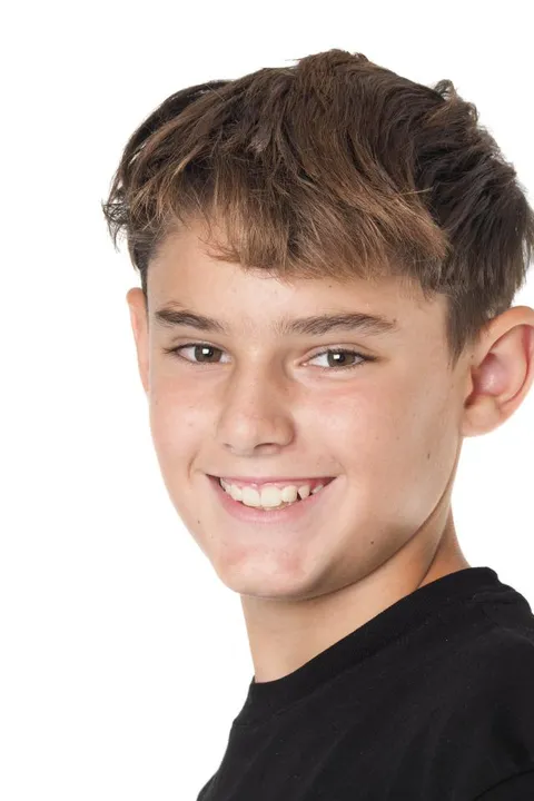 Demian H. ist ein männliches People Model mit braun-grünen Augen und hellbraunen Haaren aus Stuttgart