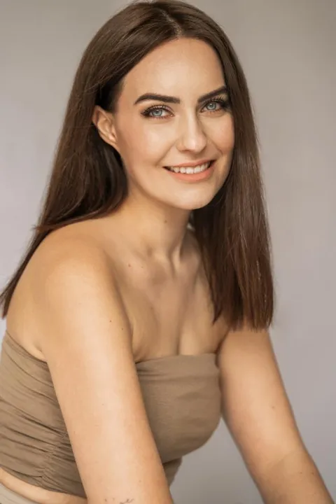 Carina S. ist ein weibliches Mainboard Model mit blau-grauen Augen und braunen Haaren aus Nürnberg