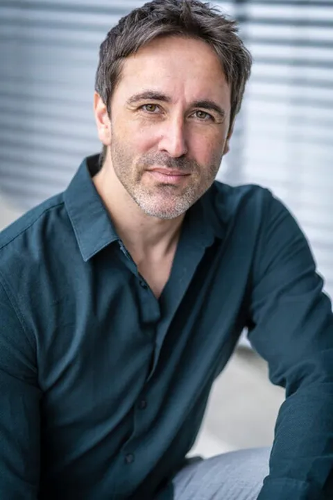 Peter G. ist ein männliches Actors Model mit braun-grünen Augen und braunen Haaren aus Berlin