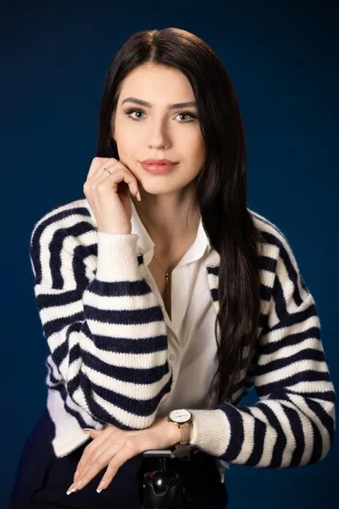 Juliane R. ist ein weibliches Sport Model mit grünen Augen und dunkelbraunen Haaren aus Stuttgart