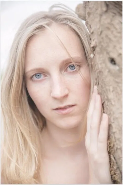 2. Bild von Melina M. aus seiner Sedcard