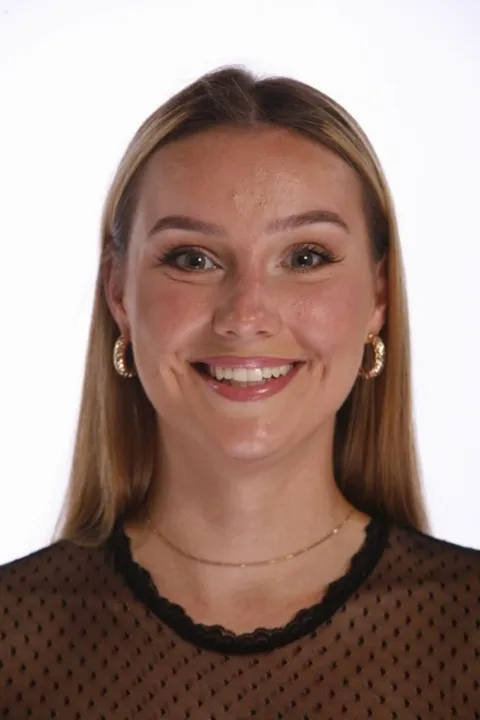 Evelina G. ist ein weibliches People Model mit grün-blauen Augen und blonden Haaren aus 