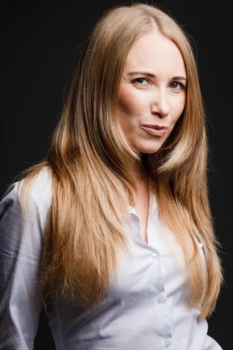 Renée H. ist ein weibliches Sport Model mit blauen Augen und blonden Haaren aus Mannheim