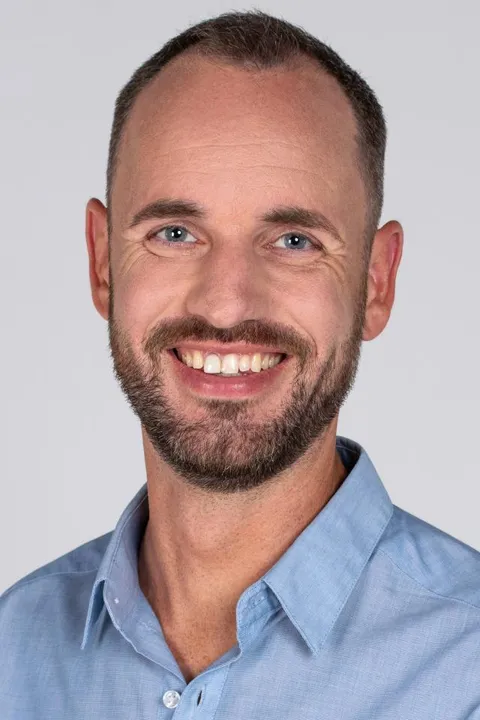 Simon H. ist ein männliches Moderation Model mit blauen Augen und dunkelbraunen Haaren aus Tübingen
