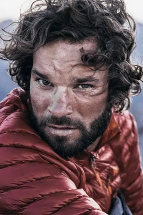Tim  F. ist ein männliches Commercials Model mit braun-grünen Augen und braunen Haaren aus Freiburg