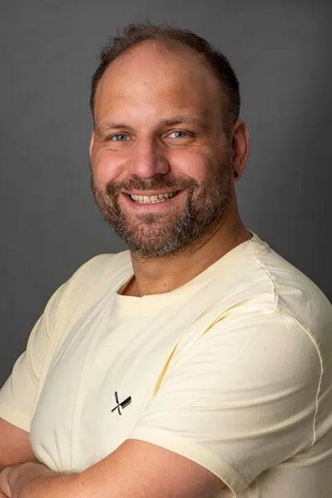 Manuel B. ist ein männliches People Model mit grün-blauen Augen und dunkelblonden Haaren aus Stuttgart