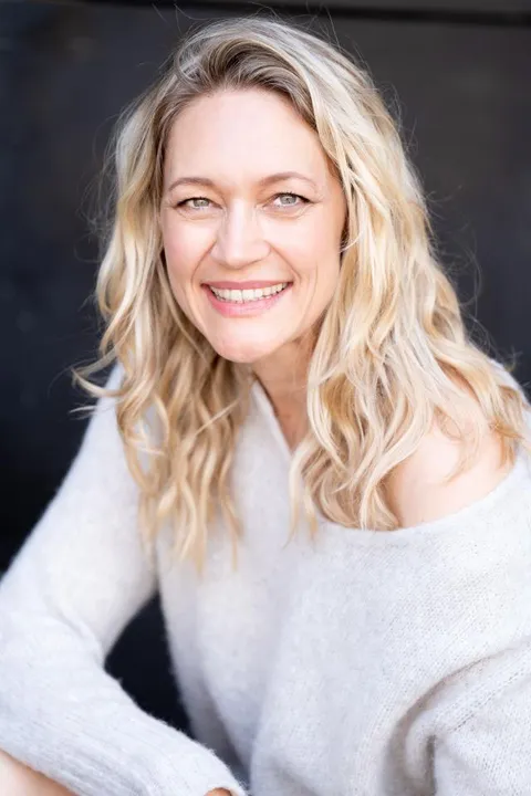 Chris B. ist ein weibliches Commercials Model mit grün-blauen Augen und blonden Haaren aus Frankfurt