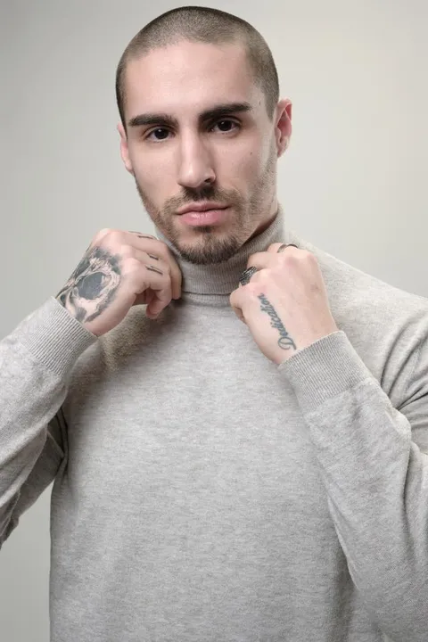 Manuel F. ist ein männliches People Model mit braunen Augen und schwarzen Haaren aus Stuttgart