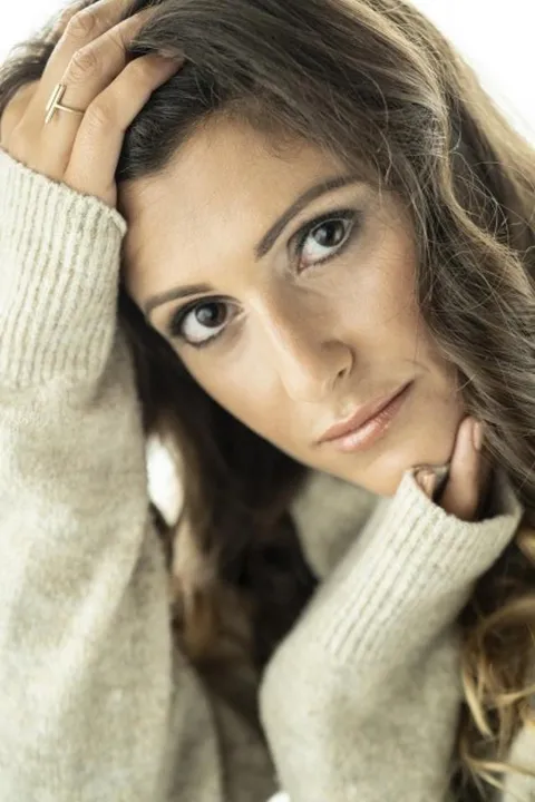 Hala S. ist ein weibliches People Model mit braunen Augen und braunen Haaren aus Stuttgart