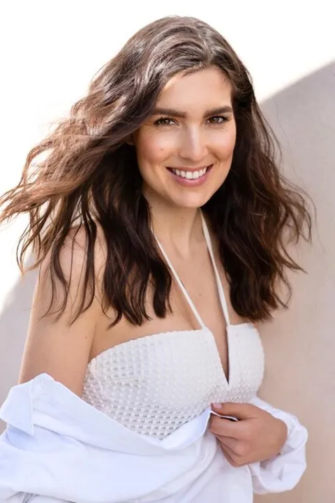 Anne S. ist ein weibliches Sport Model mit braunen Augen und dunkelbraunen Haaren aus Stuttgart