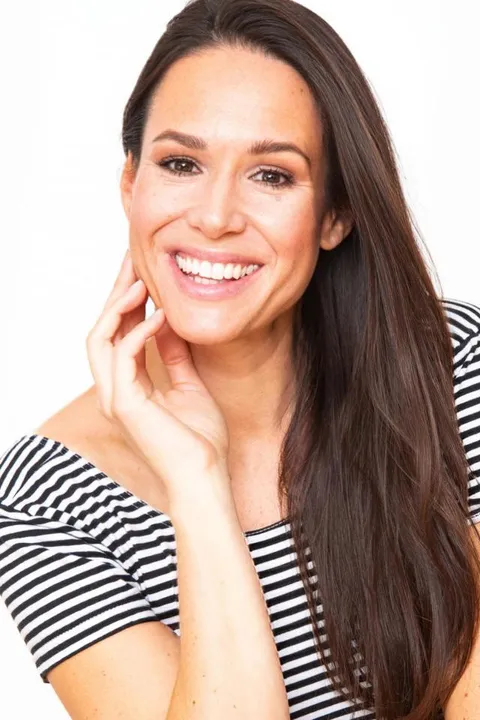 Isabela B. ist ein weibliches Actors Model mit braunen Augen und braunen Haaren aus Stuttgart