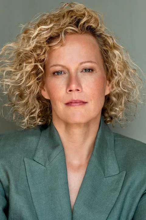Andra Maria B. ist ein weibliches Actors Model mit grün-braunen Augen und blonden Haaren aus Stuttgart