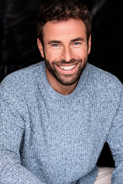 Nils M. ist ein männliches Commercials Model mit grau-blauen Augen und braunen Haaren aus Stuttgart
