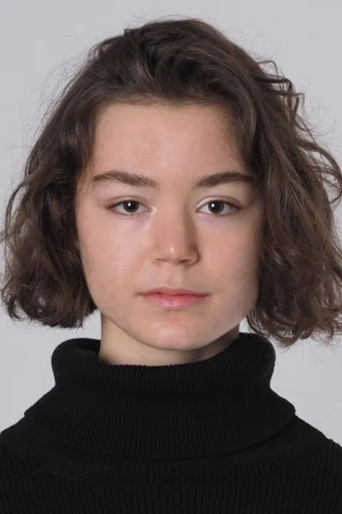 Emma S. ist ein weibliches People Model mit braunen Augen und dunkelbraunen Haaren aus Stuttgart