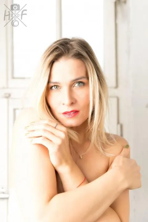 Alla-Anzhelika T. ist ein weibliches People Model mit grün-blauen Augen und blonden Haaren aus Stuttgart