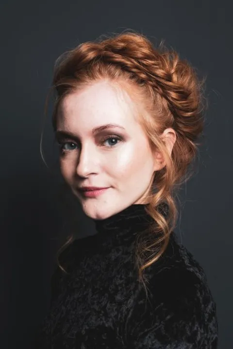 Kristin K. ist ein weibliches People Model mit blauen Augen und roten Haaren aus Stuttgart