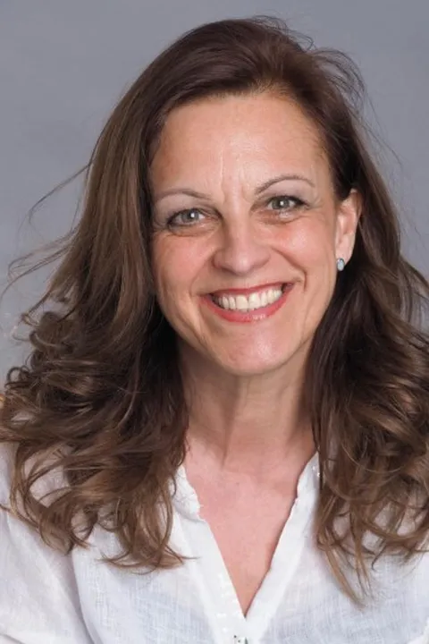 Sabine G. ist ein weibliches People Model mit braun-grünen Augen und braunen Haaren aus Stuttgart
