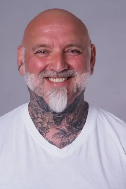 Martin B. ist ein männliches People Model mit blau-grünen Augen und Glatzeen Haaren aus Stuttgart