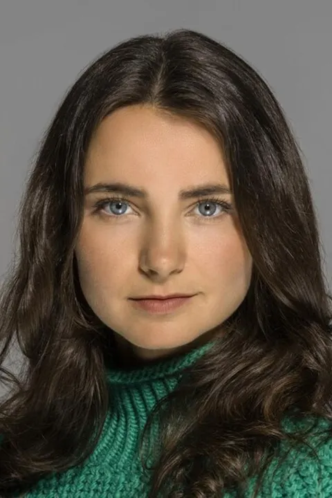 Lisa E. ist ein weibliches People Model mit blau-grauen Augen und dunkelbraunen Haaren aus Stuttgart