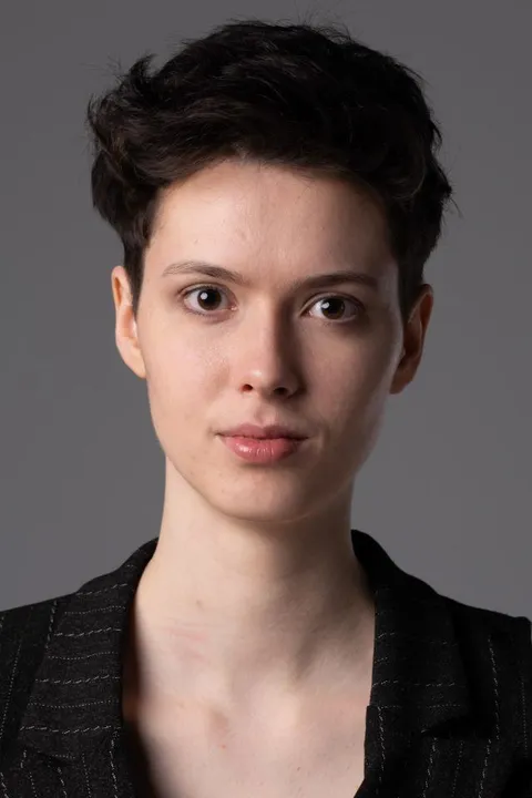 Maya W. ist ein weibliches People Model mit braunen Augen und dunkelbraunen Haaren aus Stuttgart
