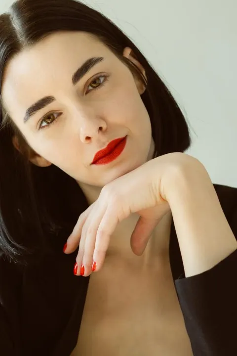 Monique  G. ist ein weibliches Commercials Model mit braunen Augen und schwarzen Haaren aus München