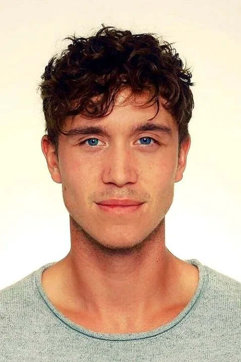 Daniel B. ist ein männliches Actors Model mit blauen Augen und dunkelblonden Haaren aus Stuttgart