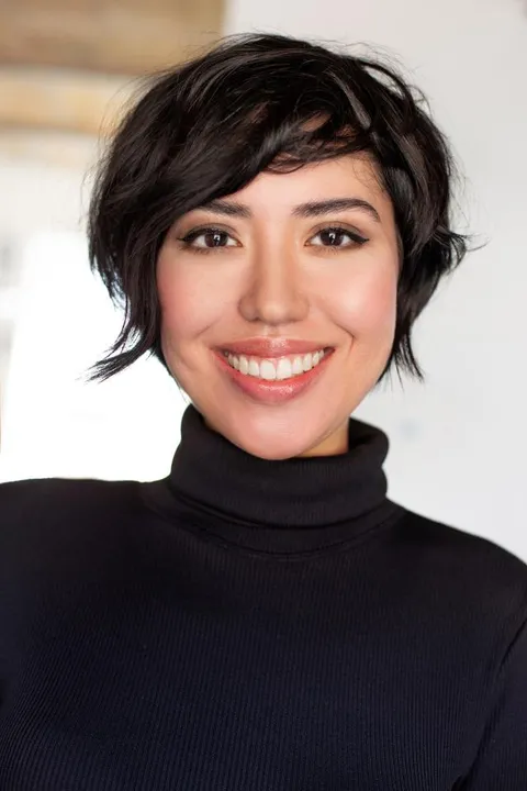 Anette C. F. ist ein weibliches Beauty Model mit braunen Augen und schwarzen Haaren aus Berlin