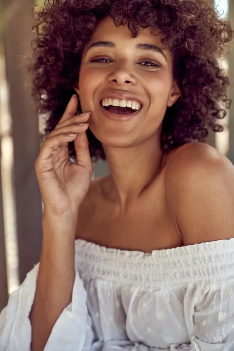 Nadine  E. ist ein weibliches Commercials Model mit braunen Augen und dunkelbraunen Haaren aus Berlin