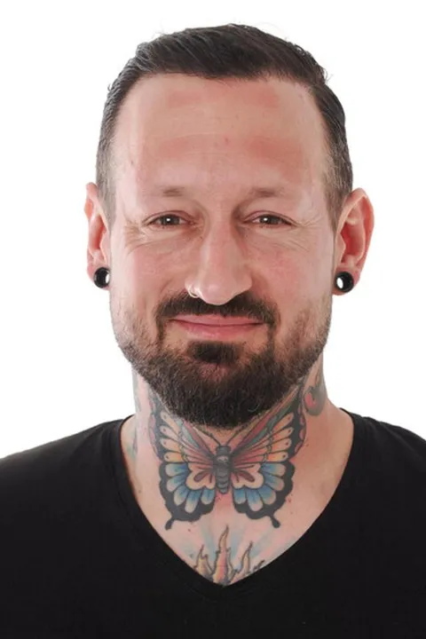 Florian L. ist ein männliches People Model mit grün-braunen Augen und braunen Haaren aus Stuttgart