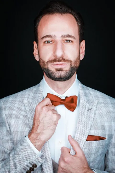 Benjamin C. ist ein männliches People Model mit braunen Augen und dunkelbraunen Haaren aus Stuttgart