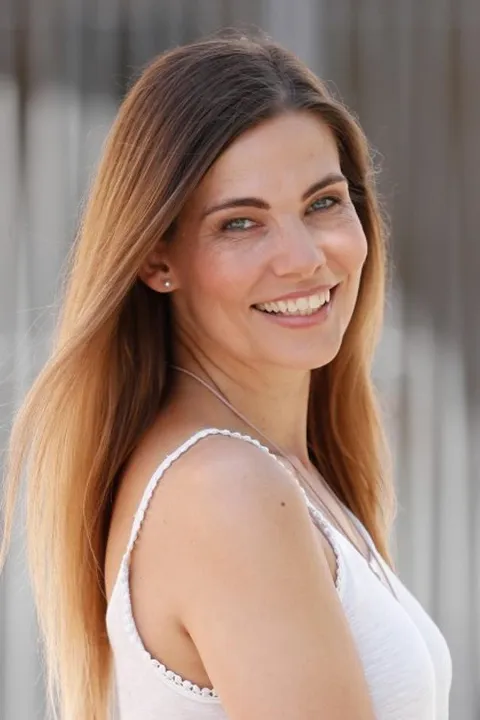 Anke M. ist ein weibliches Commercials Model mit blau-grünen Augen und braunen Haaren aus Hamburg