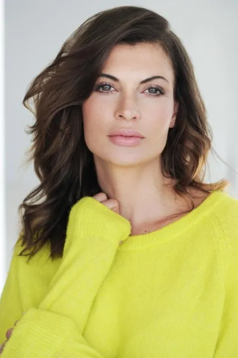 Nina Maria Anna U. ist ein weibliches Mainboard Model mit braun-grünen Augen und hellbraunen Haaren aus Stuttgart