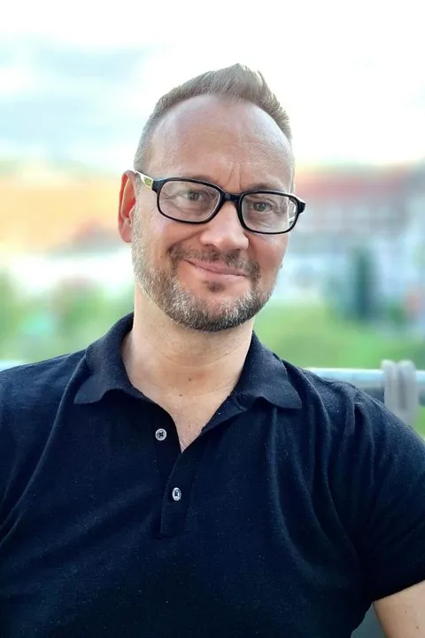 Oliver W. ist ein männliches Actors Model mit braunen Augen und braunen Haaren aus Freiburg
