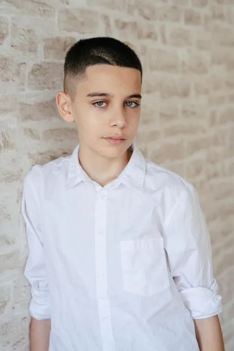 Luis Mario  D. ist ein männliches People Model mit blau-grünen Augen und hellbraunen Haaren aus Stuttgart