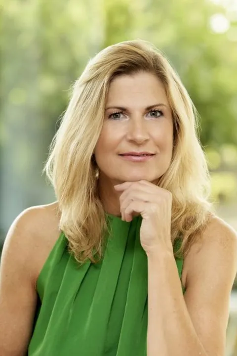 Monika B. ist ein weibliches People Model mit grau-blauen Augen und blonden Haaren aus Stuttgart