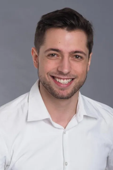 Luca R. ist ein männliches People Model mit grün-braunen Augen und braunen Haaren aus Stuttgart