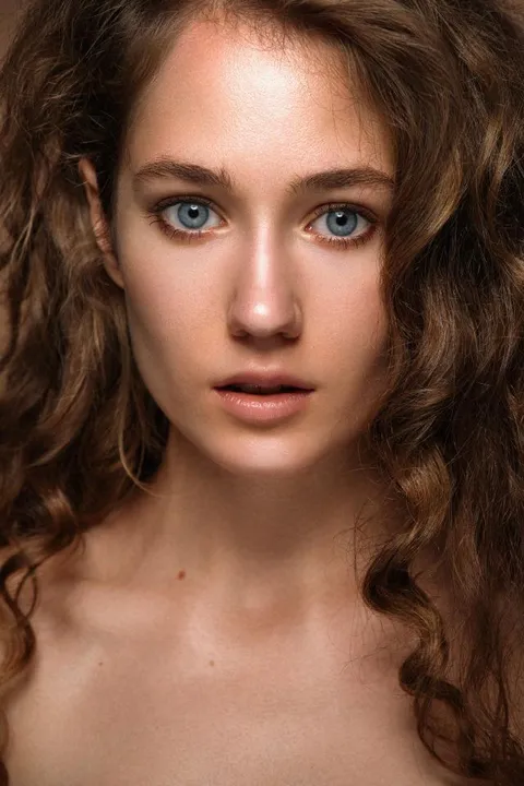 Lana K. ist ein weibliches Sport Model mit blauen Augen und dunkelblonden Haaren aus München