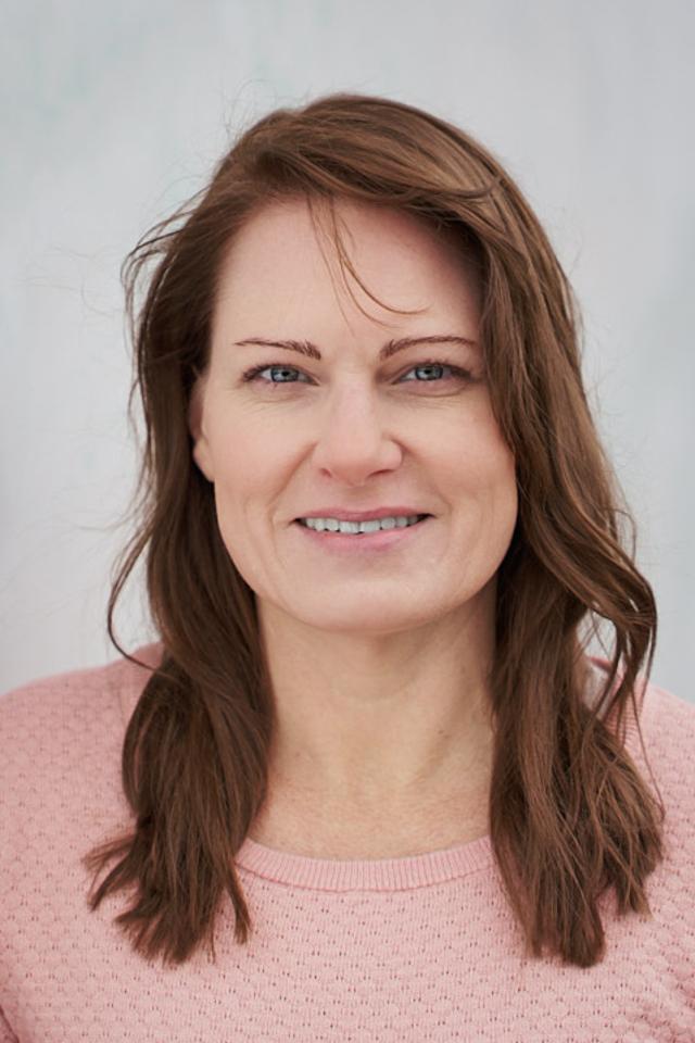 Ren E. ist ein weibliches Actors Model mit grün-blauen Augen und hellbraunen Haaren aus Stuttgart
