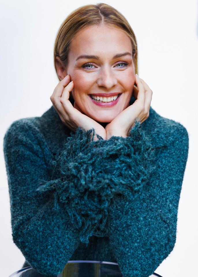 Alexandra H. ist ein weibliches Fashion Model mit grau-grünen Augen und dunkelblonden Haaren aus München
