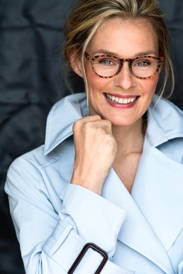 Alexandra H. ist ein weibliches Sport Model mit grau-grünen Augen und dunkelblonden Haaren aus München