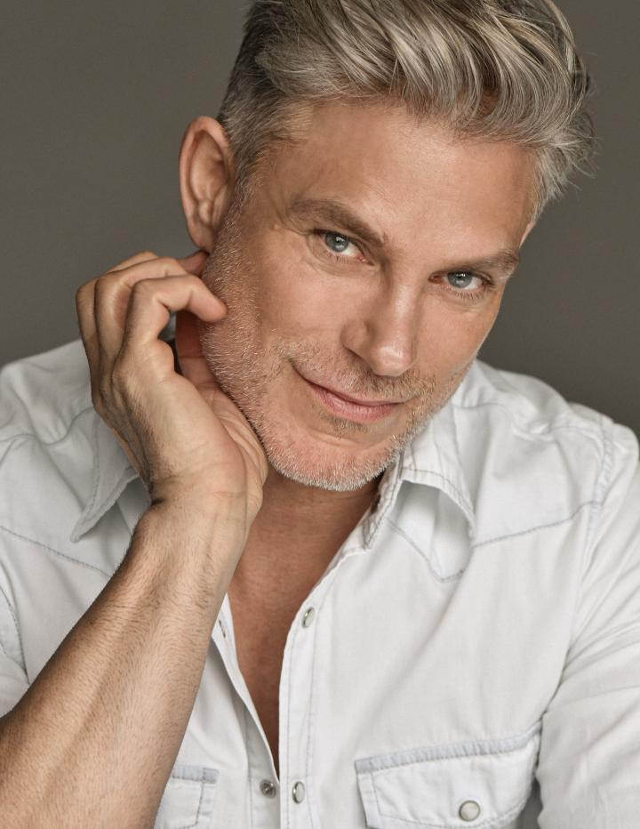 Michael K. ist ein männliches Moderation Model mit blauen Augen und dunkelblonden Haaren aus Stuttgart