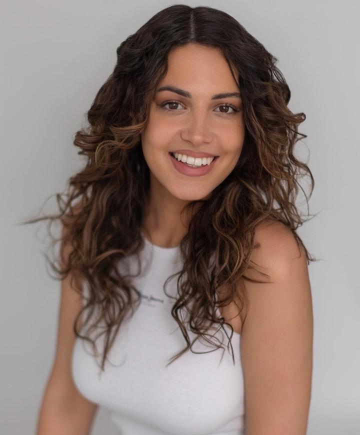 Weibliches Model aus unserer Mainboard Kategorie