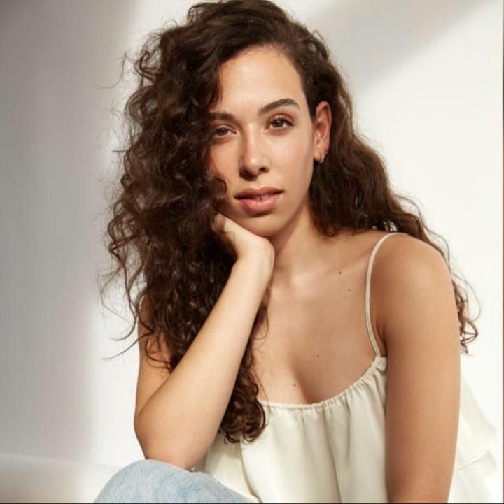 Amaya K. ist ein weibliches People Model mit braunen Augen und dunkelbraunen Haaren aus Stuttgart